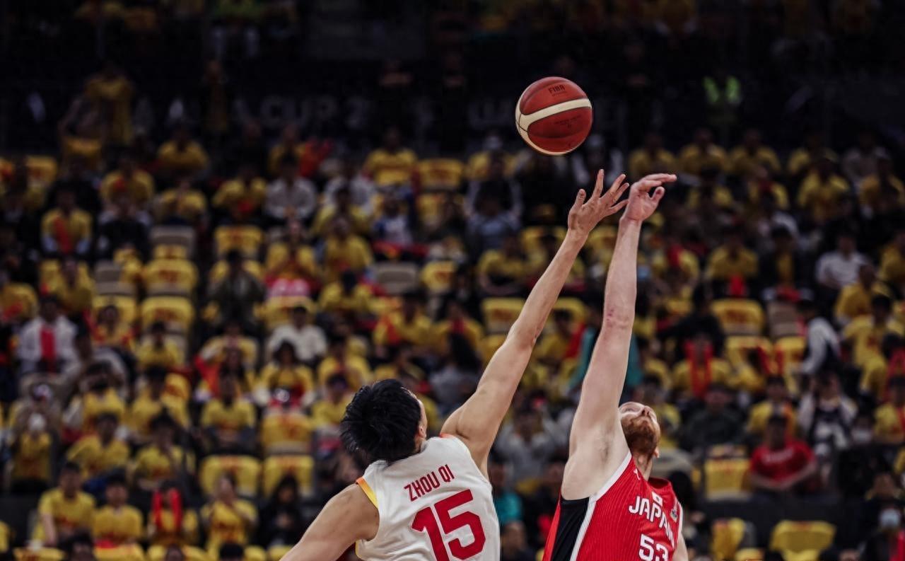 包含CBA季后赛倒计时；塞维利亚赛前再遭质疑；细节引发关注；质疑声仍在；赛程密集仍需轮换的词条