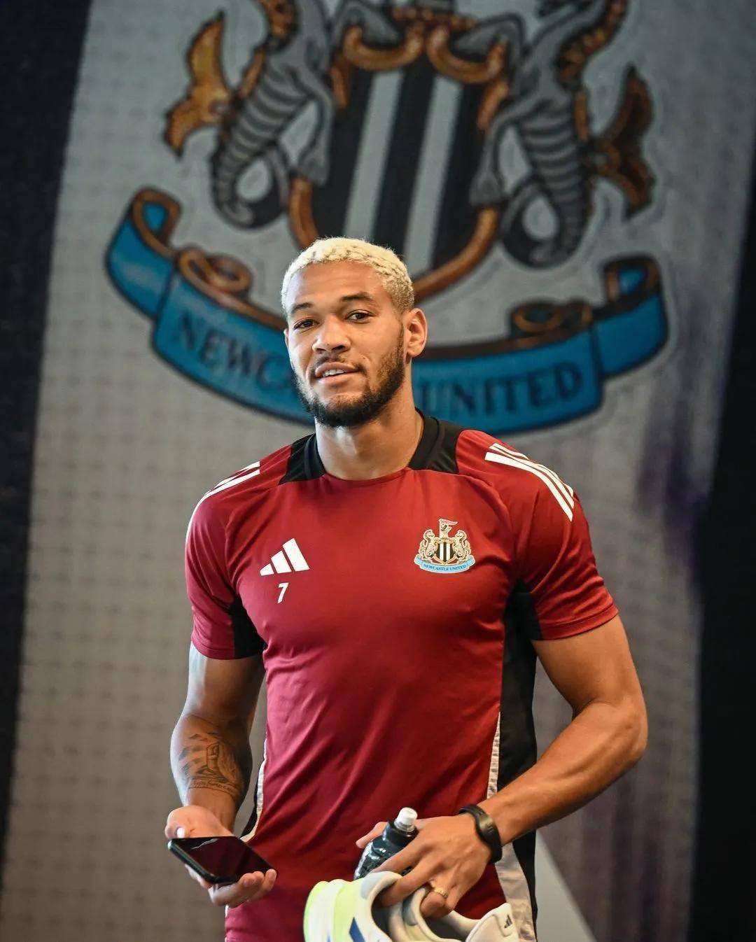 关键时刻体能课后，纽卡斯尔内部沟通备战英超，气氛紧张，高层口径保持一致(关键期理论是谁提出的)