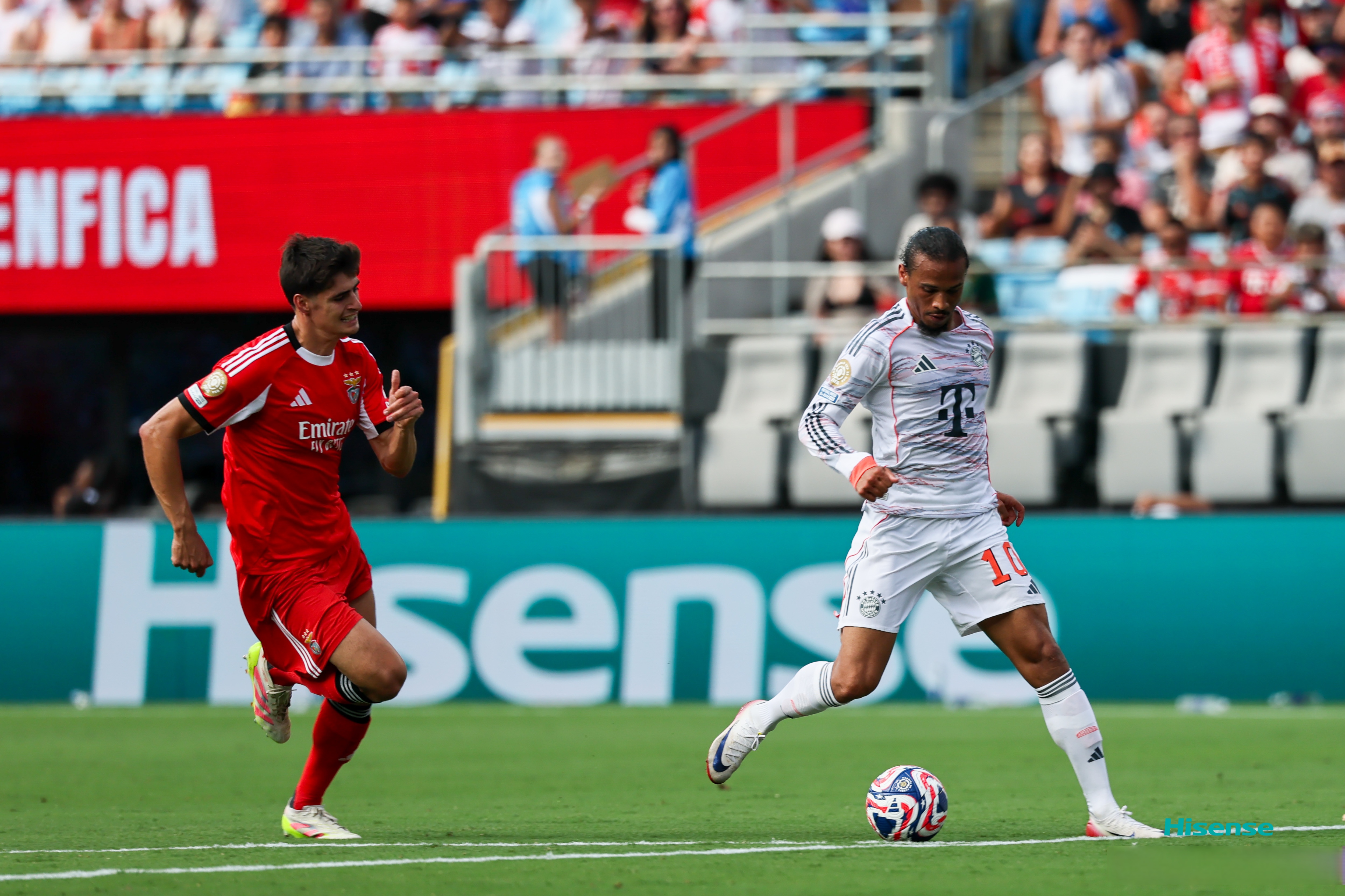 包含赛地聚焦：欧冠赛前热度飙升，上海海港强势反弹，管理层满意，阵容厚度经受考验的词条