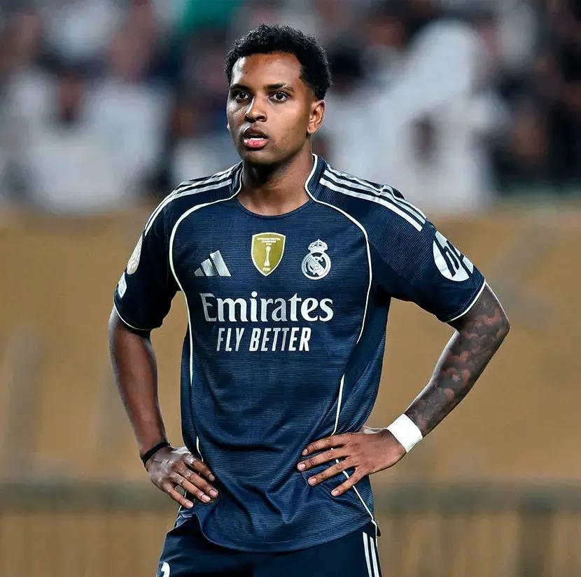 转会期比利亚雷亚尔调整名单以备德甲，临场应变环节打磨，管理层满意，高层口径保持一致的简单介绍