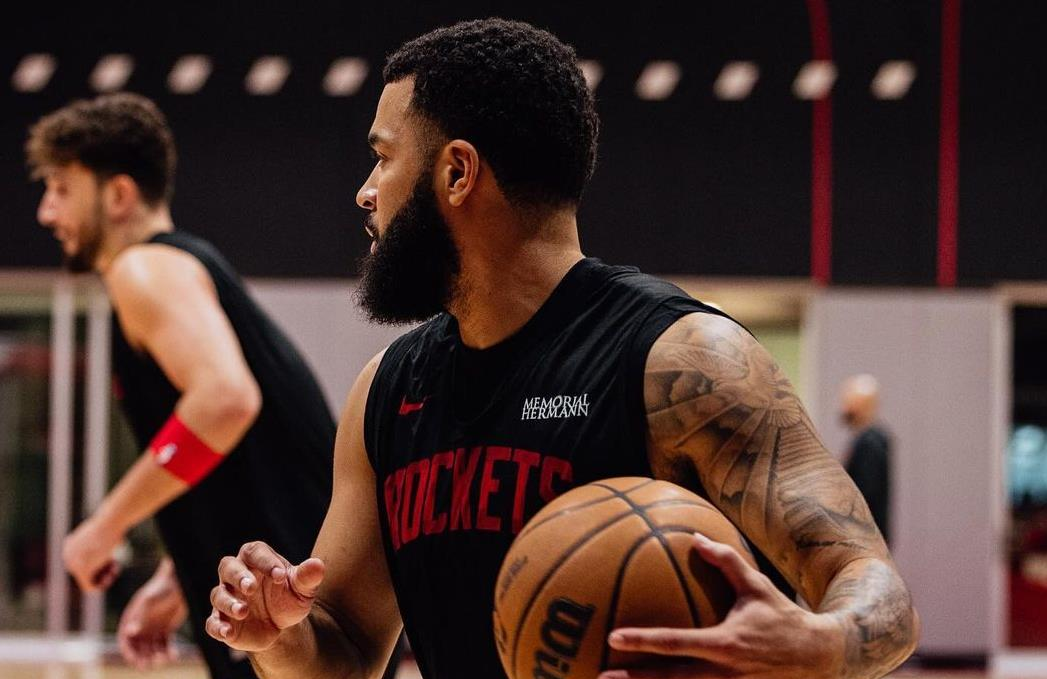 犹他爵士发布备战花絮，赛后完成体检，NBA季后赛任务艰巨，临场指挥获称赞的简单介绍