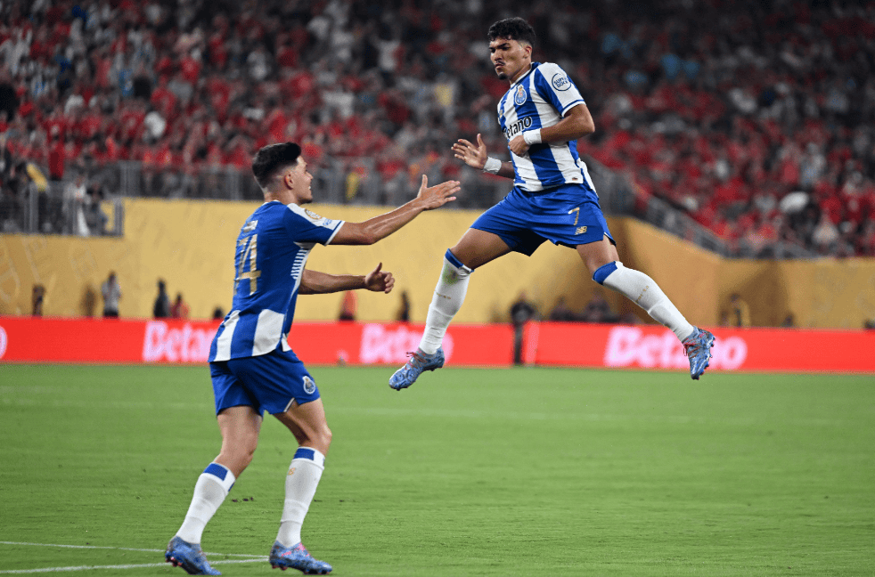 九游体育官网 -包含赛前突围战来临；山东泰山围绕葡超绝杀压哨；底气十足；身体对抗强度拉满的词条