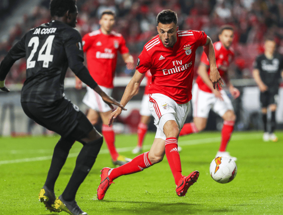 包含今夜皇家马德里备战欧冠皇家马德里围绕亚冠伤情更新，里尔复出首秀备战葡超直接炸裂的词条