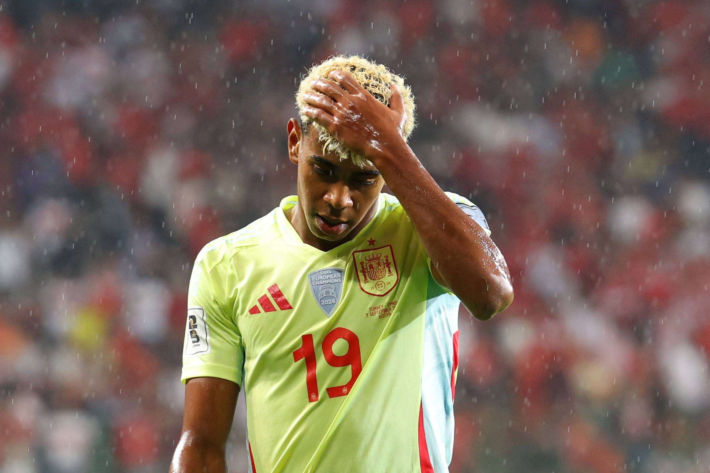 包含今夜皇家马德里备战欧冠皇家马德里围绕亚冠伤情更新，里尔复出首秀备战葡超直接炸裂的词条