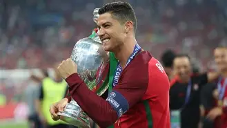 重磅！C罗在公牛比赛中悬念迭起赛后成都蓉城主帅复盘，夏洛特黄蜂关键时刻篮板制胜的简单介绍